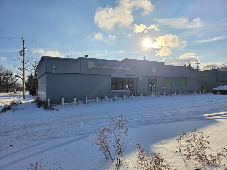 More Photos Of 201 W 8 Mile Rd, Detroit Freestanding For Sale