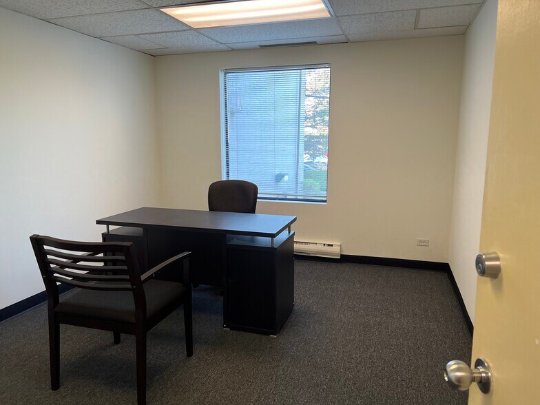 More Photos Of 11-21 N Skokie Hwy, Lake Bluff Office For Lease