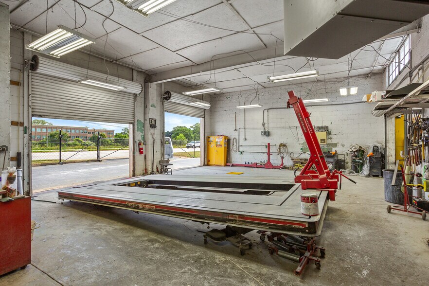 More Photos Of 1668 Atlanta Rd SE, Smyrna Auto Repair For Sale