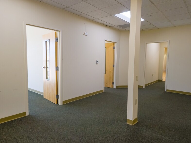 More Photos Of 2600 The American Rd SE, Rio Rancho Office For Lease