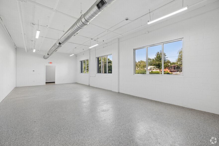 More Photos Of 6 Willow Rd, Ayer Warehouse For Lease