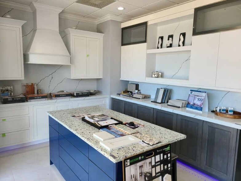 More Photos Of 1575 Pine Ridge Rd, Naples General Retail For Sale