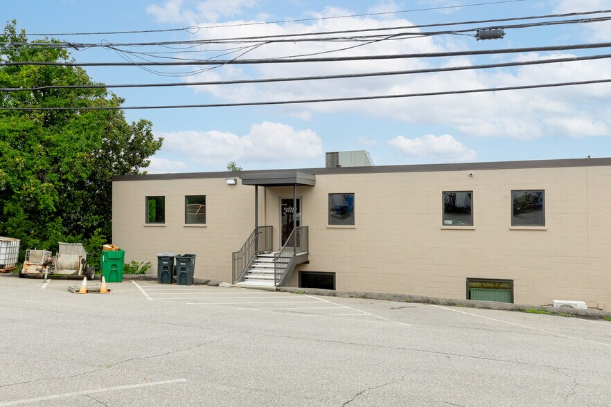 More Photos Of 2940 Fulks St, Lynchburg Showroom For Sale