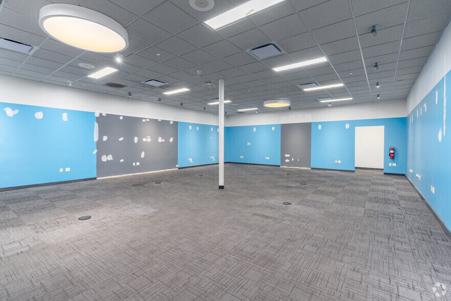 More Photos Of 2031 S Mooney Blvd, Visalia Unknown For Lease