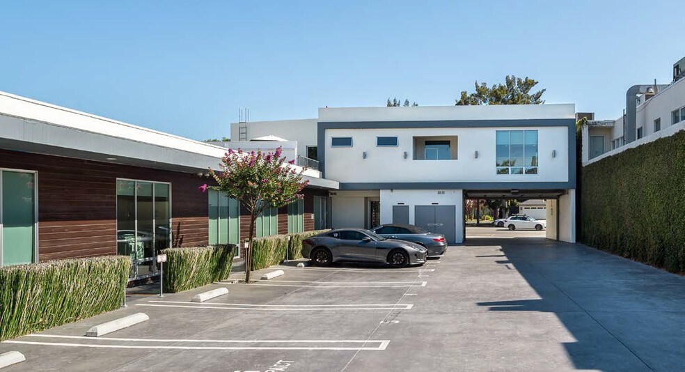 More Photos Of 13263 Ventura Blvd, Studio City Office For Lease