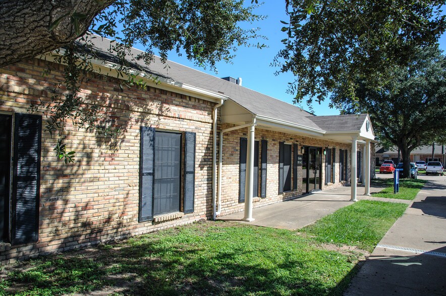 More Photos Of 4654 Highway 6 N, Houston Unknown For Lease