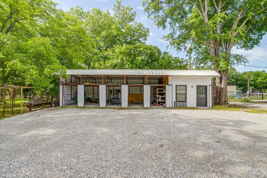 More Photos Of 1600 FM 3433, Newark Warehouse For Sale