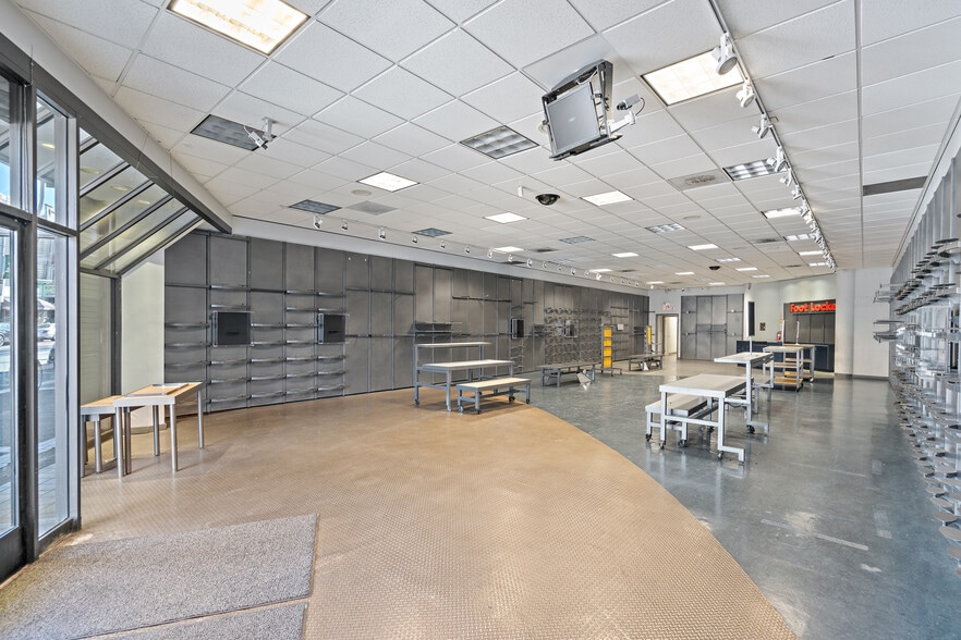 More Photos Of 2829 Mission St, San Francisco Storefront For Lease