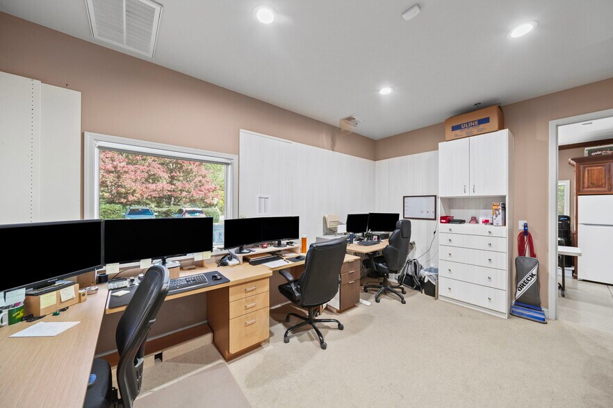 More Photos Of 3213 Westwood Industrial Dr, Monroe Manufacturing For Sale