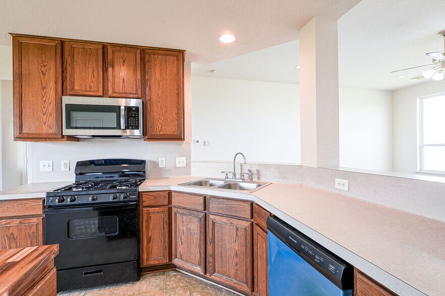 More Photos Of 4496 Farm-To-Market 2086, Temple Manufacturing For Sale