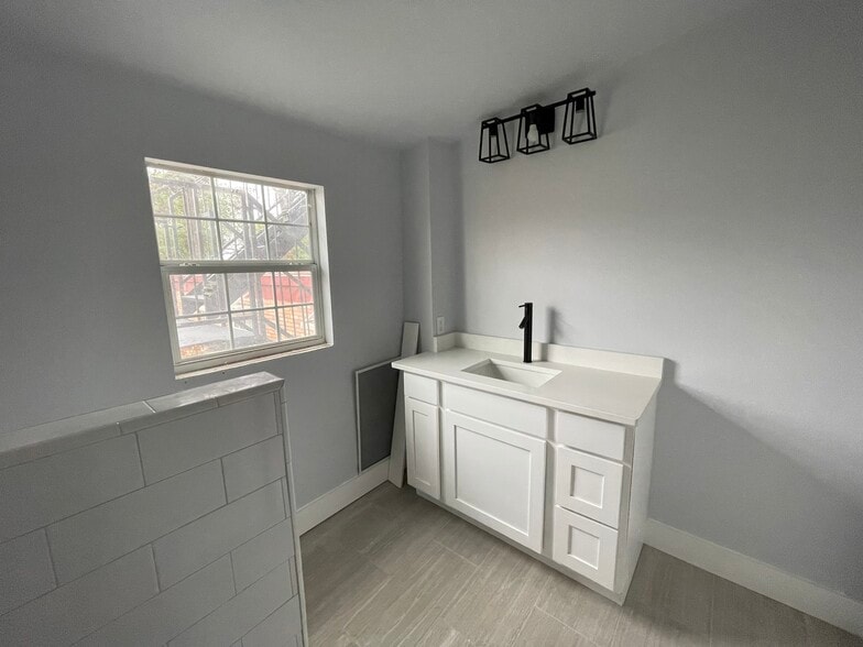 More Photos Of 1607 N Pine St, San Antonio Loft Creative Space For Lease