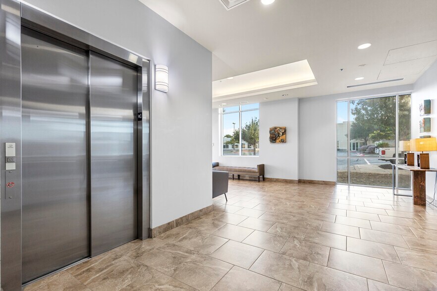 More Photos Of 2300 Greenhill Dr, Round Rock Office For Sale