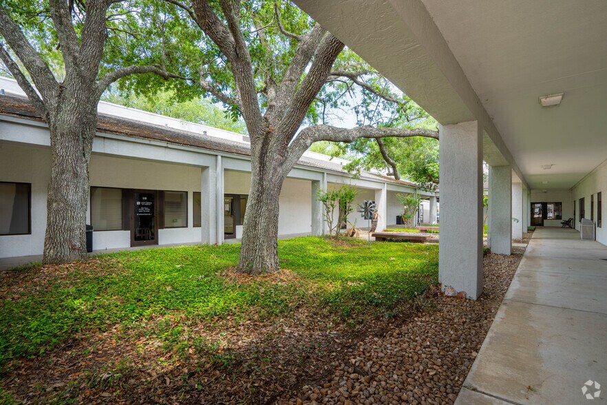 More Photos Of 1610 James Bowie Dr, Baytown Unknown For Lease