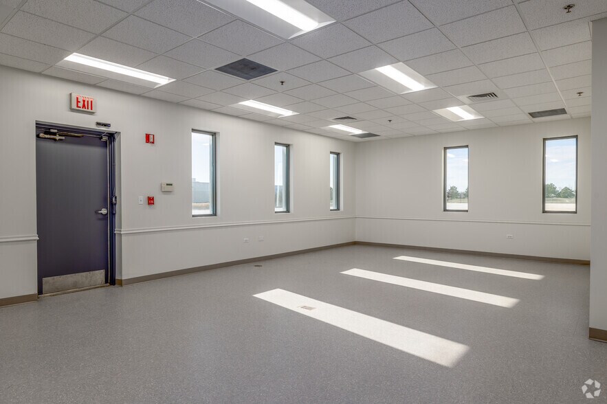 More Photos Of 2380 Sullivan Rd, Aurora Manufacturing For Lease