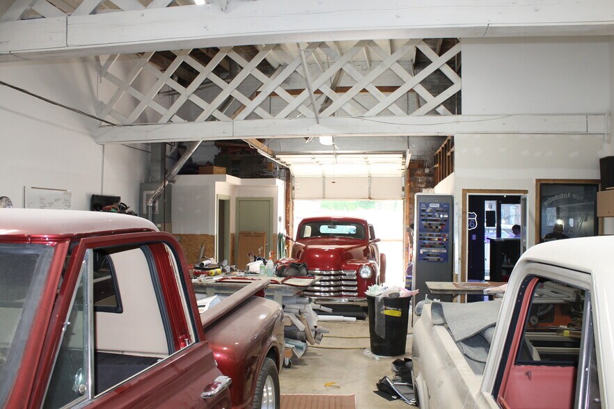 More Photos Of 123 E Hydraulic St, Yorkville Warehouse For Sale