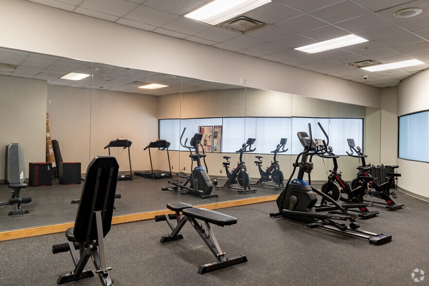 More Photos Of 34911 Van Dyke Ave, Sterling Heights Apartments For Lease