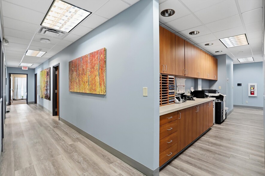 More Photos Of 8770 Purdue Rd, Indianapolis Office For Sale