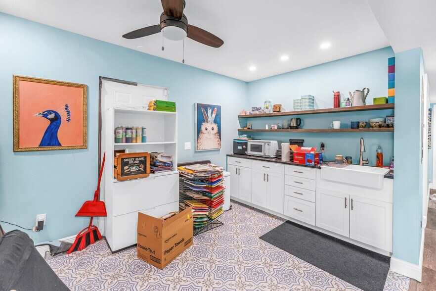 More Photos Of 575 49th St S, Saint Petersburg Office For Sale