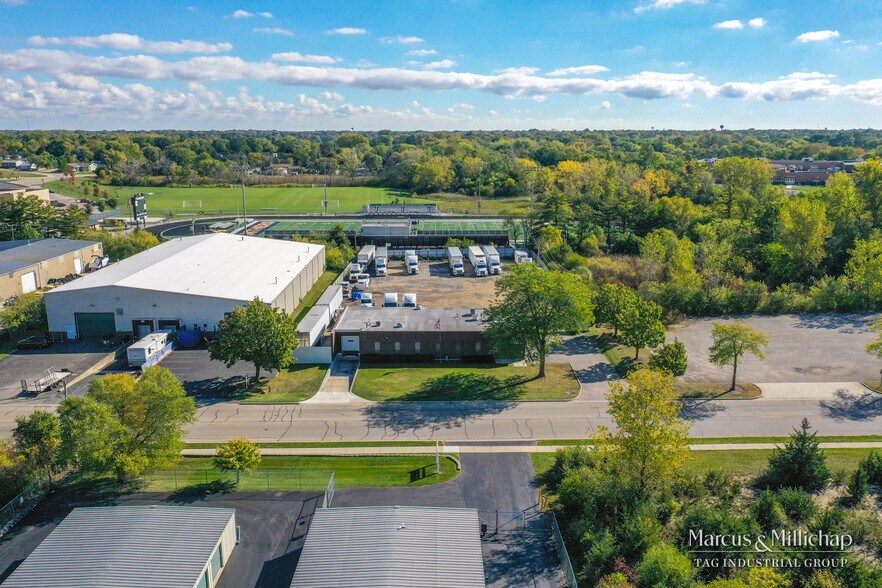 More Photos Of 675 Sunset Dr, Round Lake Warehouse For Sale