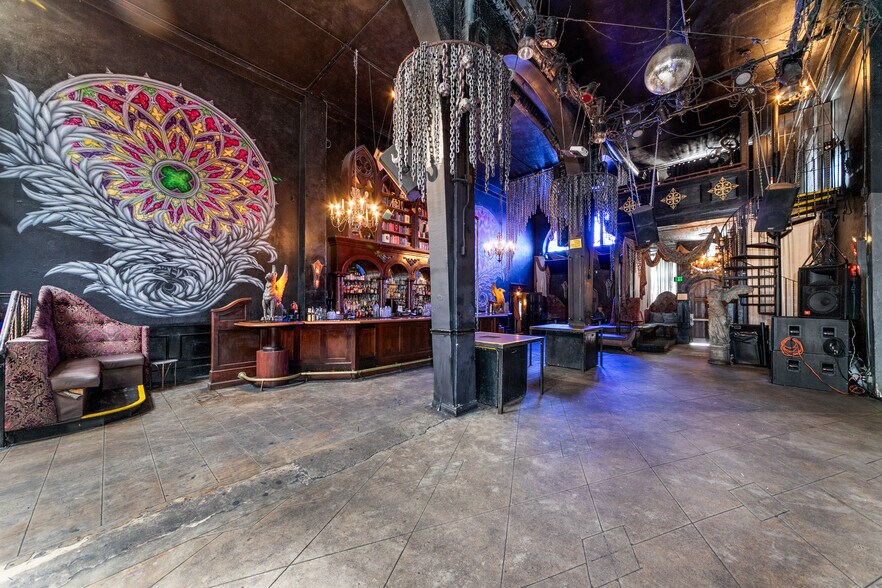 More Photos Of 6646 Hollywood Blvd, Hollywood Storefront Retail Office For Sale