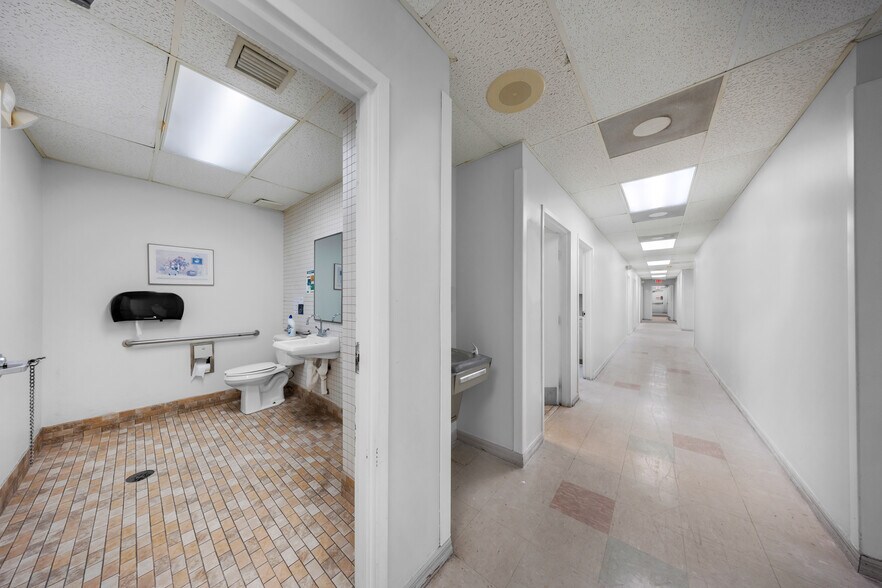 More Photos Of 2901 NW 17th Ave, Miami Office For Sale