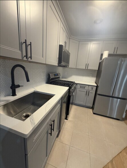 More Photos Of 11882 Metropolitan Ave, Kew Gardens Office For Sale