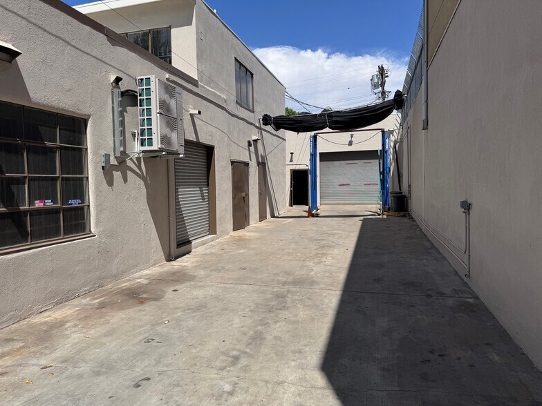 More Photos Of 14203 Bessemer St, Van Nuys Warehouse For Sale