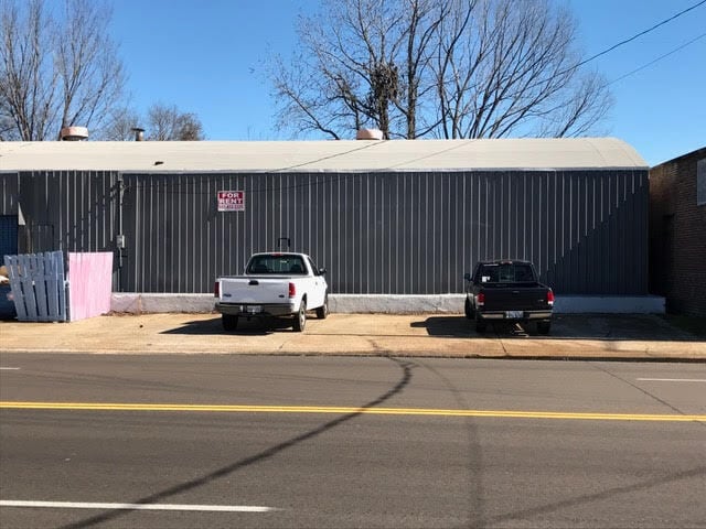More Photos Of 950 S Gallatin St, Jackson Industrial For Lease