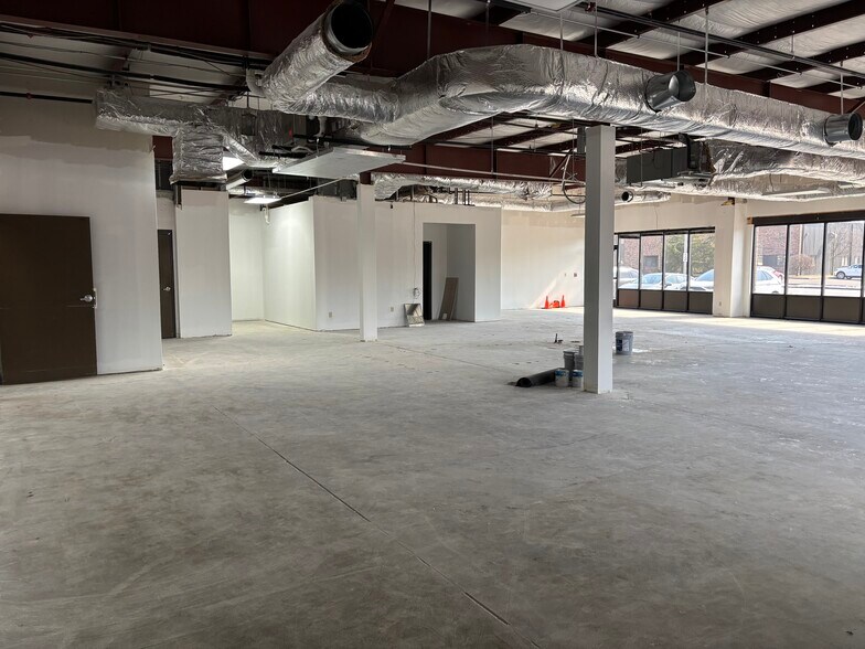 More Photos Of 2914 Independence Dr, Fort Wayne Light Distribution For Lease