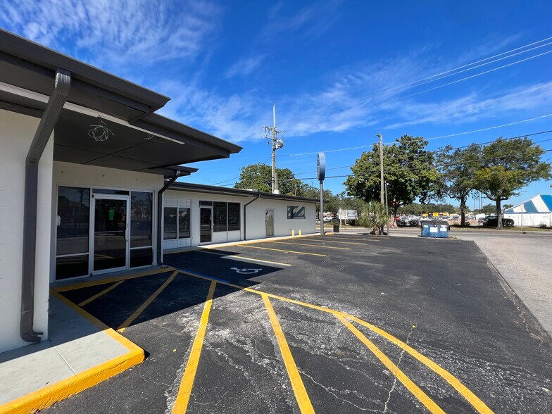 More Photos Of 8610 N Suwanee Ave, Tampa General Retail For Sale