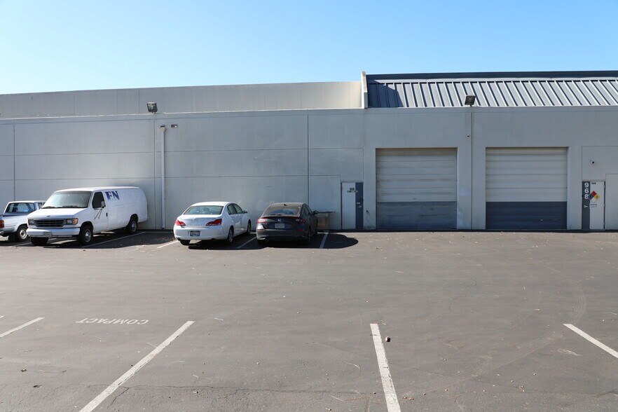More Photos Of 960-978 Rincon Cir, San Jose Light Manufacturing For Sale