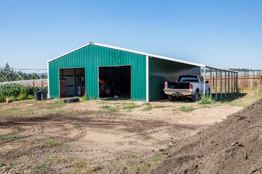 More Photos Of 1405 W Half Moon Rd, Colbert Self Storage For Lease