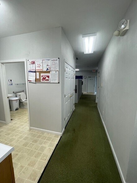 More Photos Of 122 Lincoln Place Ct, Belleville Office For Sale