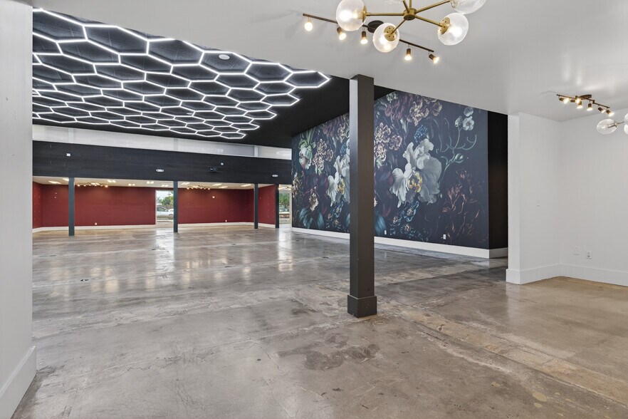 More Photos Of 1895 E Main St, Ventura General Retail For Sale