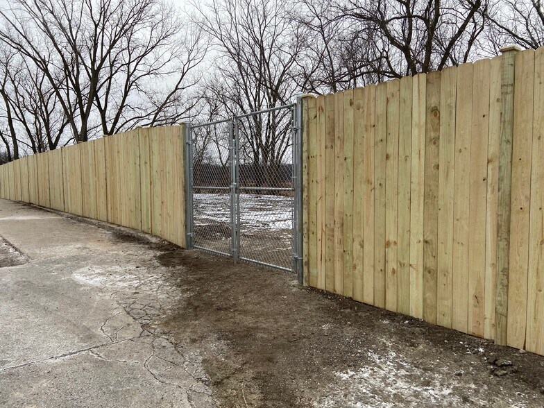 More Photos Of 28039 W Commercial Ave, Lake Barrington Industrial For Lease