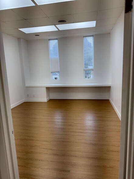 More Photos Of 882-890 Mahler Rd, Burlingame Warehouse For Lease