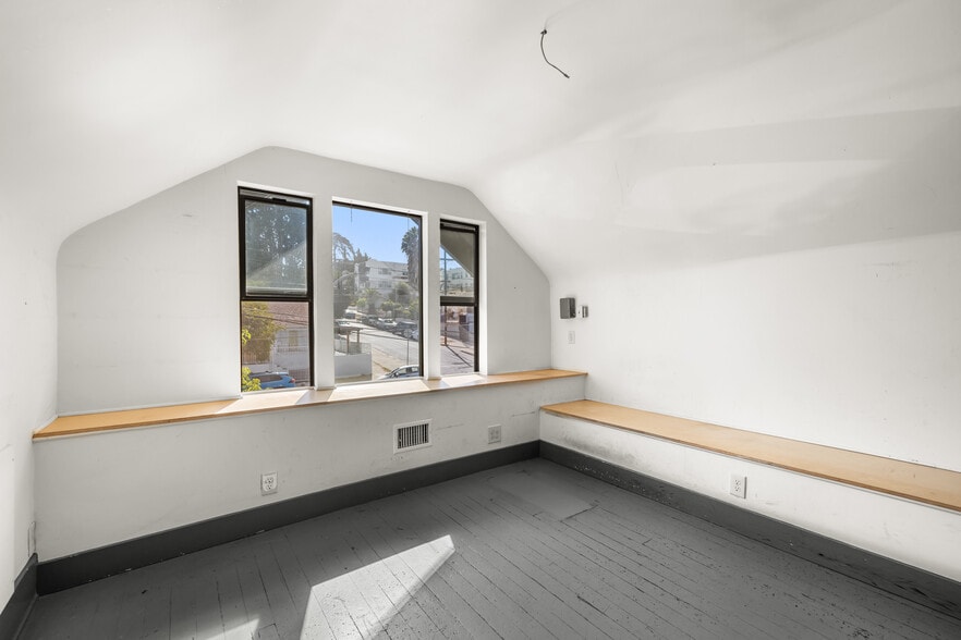 More Photos Of 751 N Virgil Ave, Los Angeles Restaurant For Lease