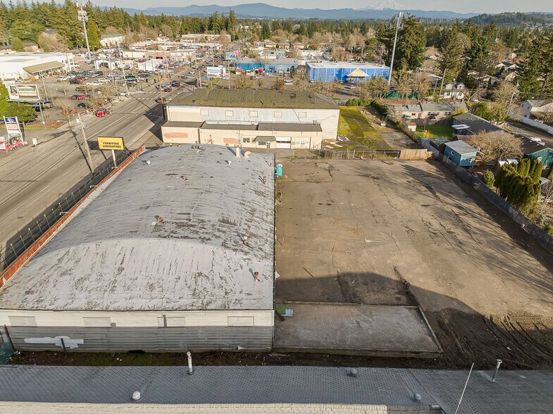 More Photos Of 14410 SE Stark St, Portland Showroom For Sale