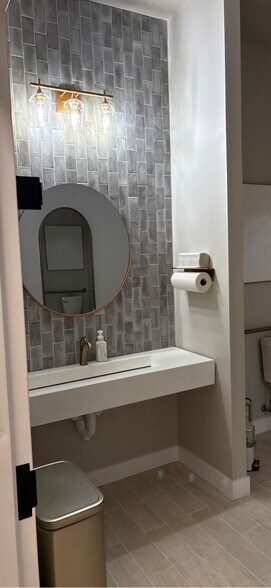 More Photos Of 138 Eagle Dr, O'Fallon Office For Lease