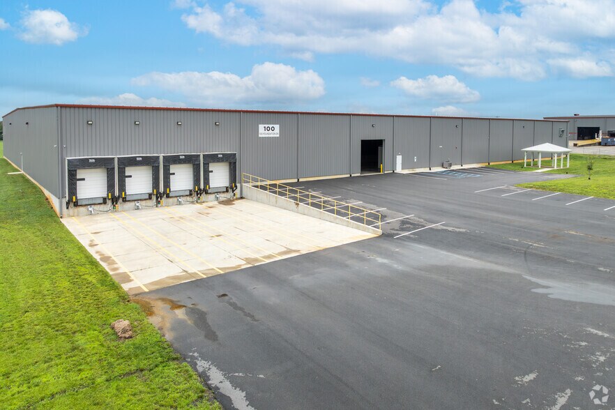 More Photos Of 100 Foundation Dr, Campbellsville Warehouse For Lease