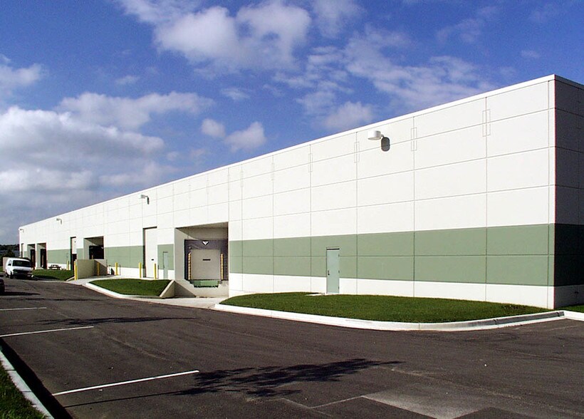 More Photos Of 1340 Internationale Pky, Woodridge Industrial For Sale