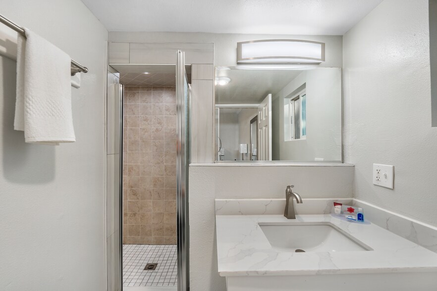 More Photos Of 8009 N Highway 99, Stockton Hotel For Sale