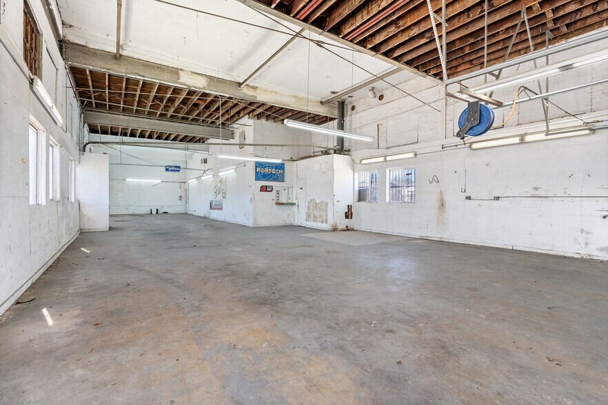 More Photos Of 103 Blanco Rd, San Antonio Auto Repair For Lease