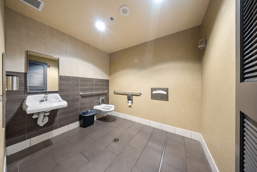 More Photos Of 121-189 S Orange Ave, Orlando Office Residential For Lease