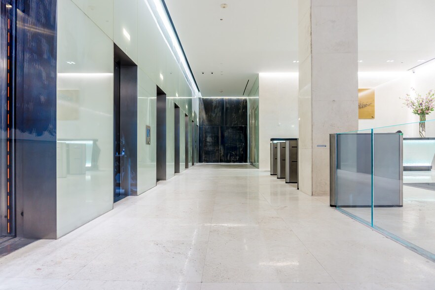 More Photos Of 295 Madison Ave, New York Office For Lease