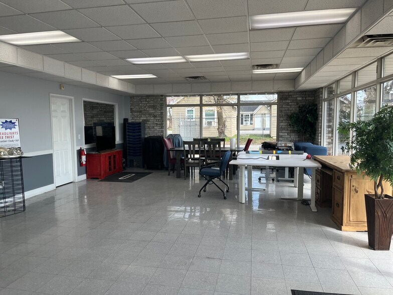 More Photos Of 3504 S Thompson St, Springdale Freestanding For Sale