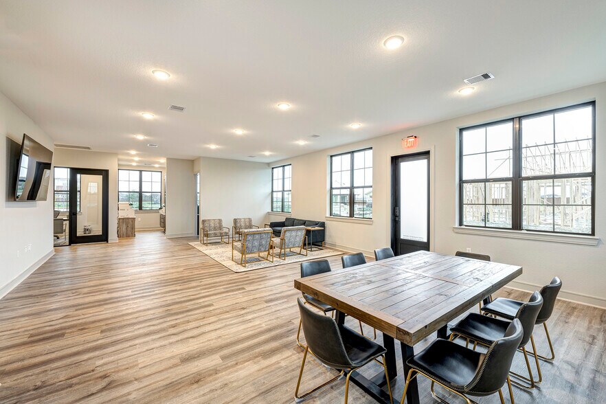 More Photos Of 10242 Greenhouse Rd, Cypress Office For Lease