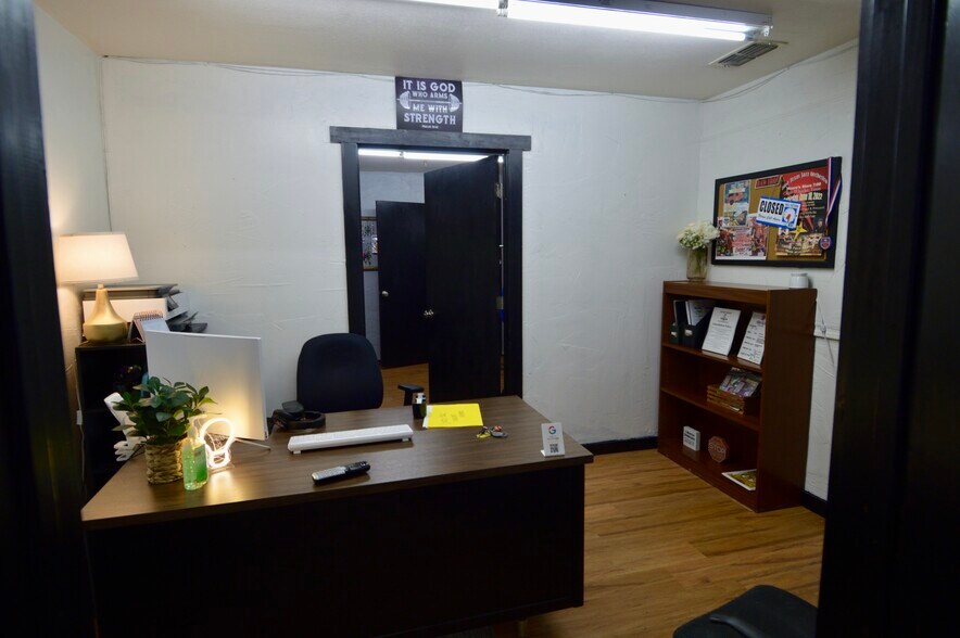 More Photos Of 1300 S Bolton St, Jacksonville Warehouse For Sale