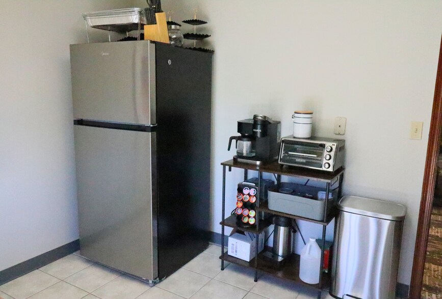 More Photos Of 9629 N Colfax Rd, Spokane Office For Sale