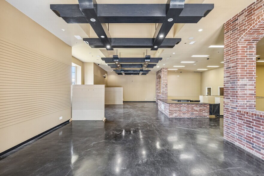 More Photos Of 207 E Byron Nelson Blvd, Roanoke Storefront Retail Office For Sale